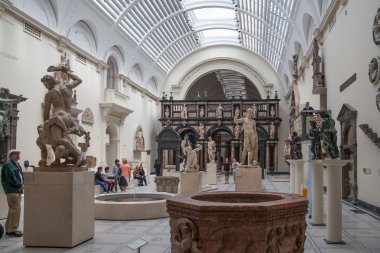 London, İngiltere - Ağustos 24, 2014: victoria ve albert Müzesi. v & bir müze olan dünyanın en büyük Müzesi Dekoratif Sanatlar ve tasarım.