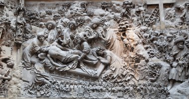 London, İngiltere - Ağustos 24, 2014: din heykelleri ve kabartmaları victoria ve albert Müzesi'nde. v & bir müze olan dünyanın en büyük