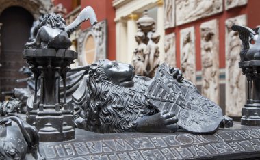 London, İngiltere - Ağustos 24, 2014: din heykelleri ve kabartmaları victoria ve albert Müzesi'nde. v & bir müze olan dünyanın en büyük