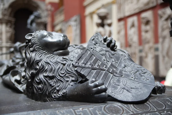 LONDON, UK - AUGUST 24, 2014: Religion sculptures and reliefs in Victoria and Albert Museum. V&A Museum is the world's largest — Stock Photo, Image