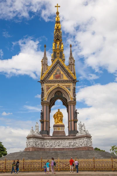 London, Storbritannien - augusti 11, 2014: Prins albert memorial i hyde park. — Stockfoto