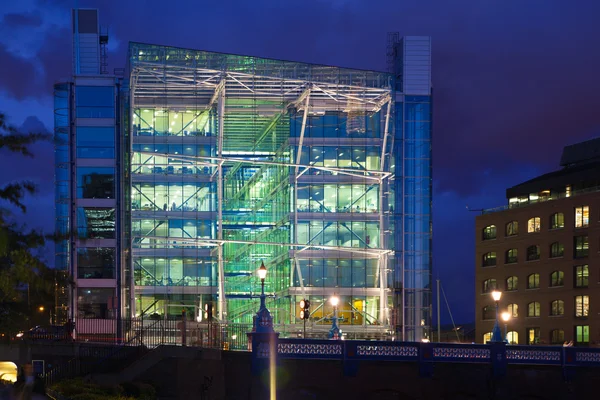LONDON, UK - AUGUST 11, 2014: Modern glass office building, — Stock Photo, Image
