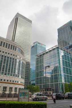 London, İngiltere - 29 Temmuz 2014: canary wharf ofis binaları