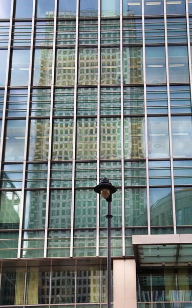 LONDRES, Reino Unido - JULHO 29, 2014: Edifícios de escritórios do cais das Canárias — Fotografia de Stock