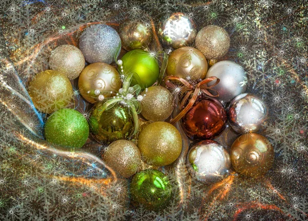 Fondo de Navidad con copos de nieve y bolas de plata — Foto de Stock