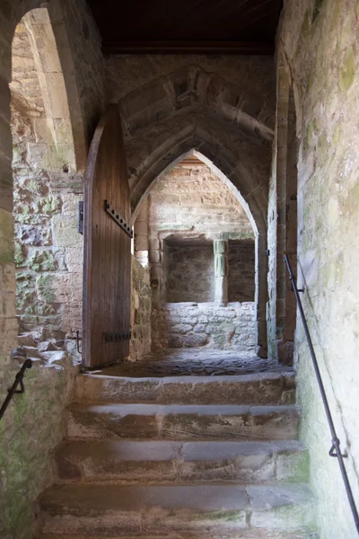 CHEPSTOW CASTEL, WALES, UK - 26 JULY 2014: Chepstow castel ruins, Foundation, 1067-1188. Situated on bank of the River Wye — Stock Photo, Image