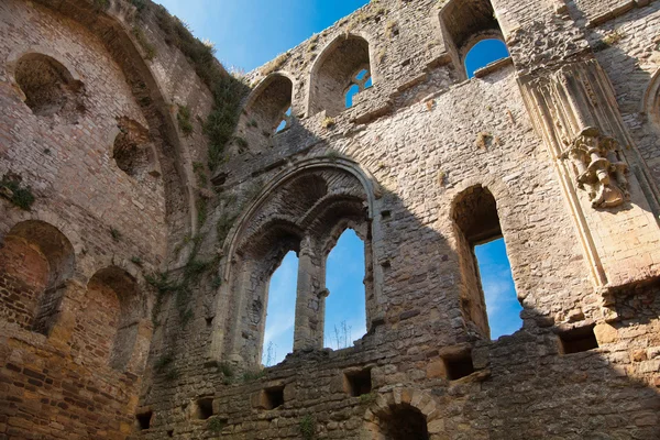 切普斯托卡斯特，威尔士，英国-2014 年 7 月 26 日： 1067年 1188年基础上，切普斯托城堡遗址。坐落在怀河的银行 — 图库照片