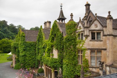 Chippenham, İngiltere - Ağustos 9, 2014: castle combe, lüks evi ve bahçesi açık bir otel ve golf club