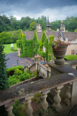 Chippenham, İngiltere - Ağustos 9, 2014: castle combe, lüks evi ve bahçesi açık bir otel ve golf club
