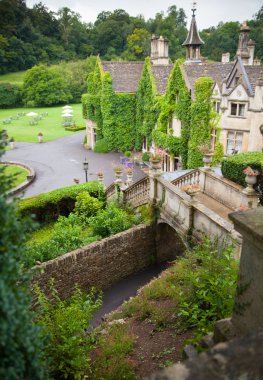 Chippenham, İngiltere - Ağustos 9, 2014: castle combe, lüks evi ve bahçesi açık bir otel ve golf club