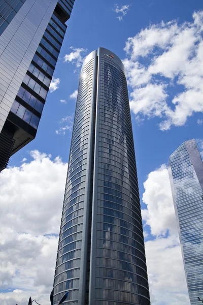 马德里，西班牙-2014 年 5 月 28 日： 马德里市商务中心、 现代化的摩天大楼 — Stockfoto