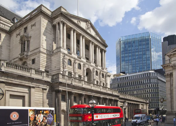 LONDON, UK - JUNE 30, 2014: Bank of England. Square and underground station — Stock Photo, Image