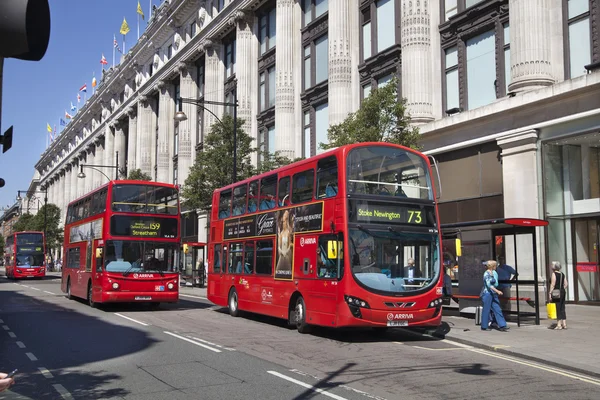 LONDRES, Reino Unido - JULHO 03, 2014: Superstore Selfridges na rua Oxford, e-mail de compras com famosas boutiques de moda e grandes lojas — Fotografia de Stock