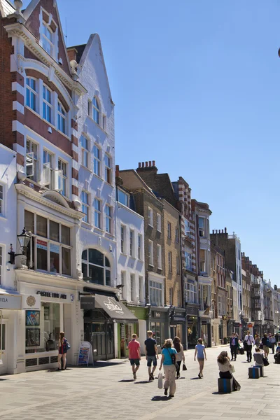 London, İngiltere - 03 Temmuz 2014: bond sokak butikler, ünlü moda küçük işletmeler sokak — Stok fotoğraf