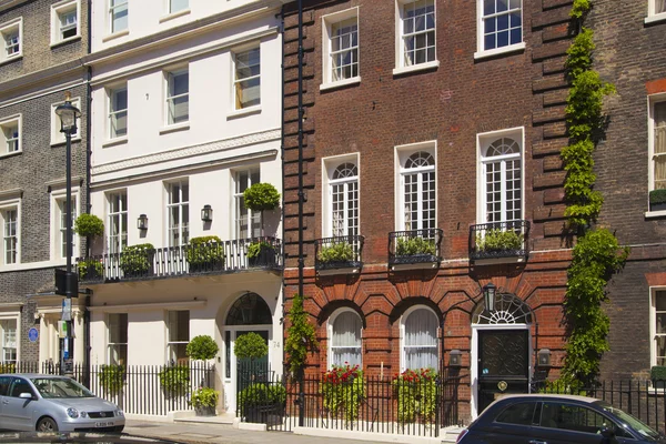 London, İngiltere - ö. 3 Haziran 2014: kasaba evleri mayfair, Londra nın