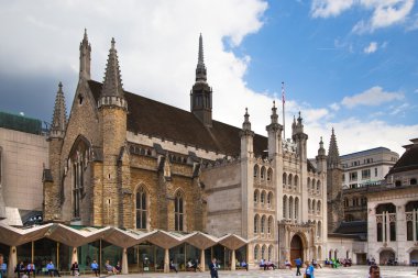 Londra, İngiltere - 30 Haziran 2014: 1440 kökenli Guildhall Yard binalar,