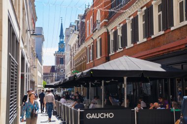 London, İngiltere - 22 Temmuz 2014: krallara layık Aziz regent street için paralel gidiyor. ünlü alışveriş ve Restoran aria