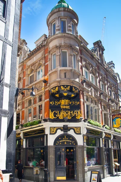 LONDON, UK - 22 JULY, 2014: Kingly st. going in parallel to Regent street. Famous shopping and restaurants aria — Stock Photo, Image