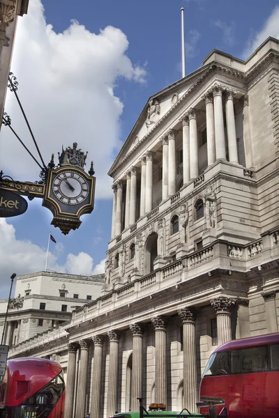 LONDON, UK - JUNE 30, 2014: Bank of England. Square and underground station LONDON, UK - JUNE 30, 2014: Bank of England. Square and underground station — Stock Photo, Image