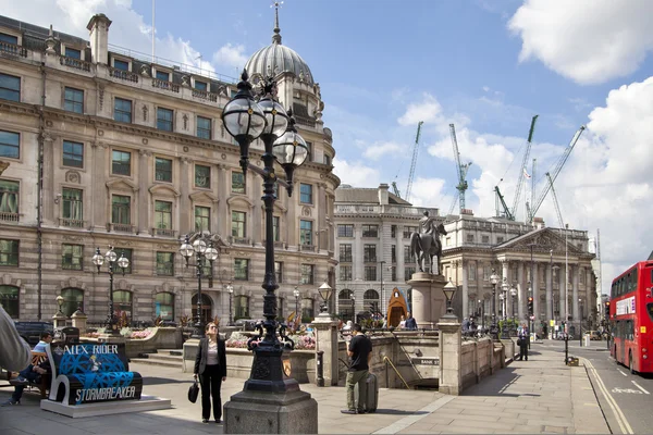 LONDON, UK - JUNE 30, 2014: Bank of England. Square and underground station LONDON, UK - JUNE 30, 2014: Bank of England. Square and underground station — Stock Photo, Image