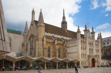 Londra, İngiltere - 30 Haziran 2014: 1440 kökenli Guildhall Yard binalar,