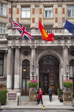 London, İngiltere - ö. 3 Temmuz 2014: mandarin oriental otel harrods, knightsbridge yakınındaki