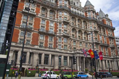 London, İngiltere - ö. 3 Temmuz 2014: mandarin oriental otel harrods, knightsbridge yakınındaki