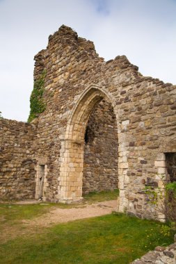 Hastings, İngiltere - 27 Eylül 2014: Eski castel Harabeleri ve castle'nın montaj görünümünden şehir