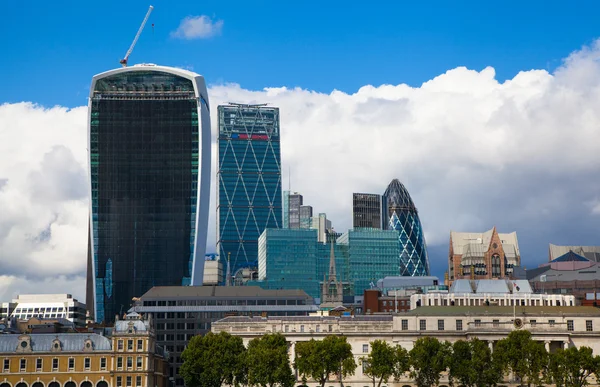 London, Storbritannien - 16 augusti, 2014: South bank promenad. — Stockfoto