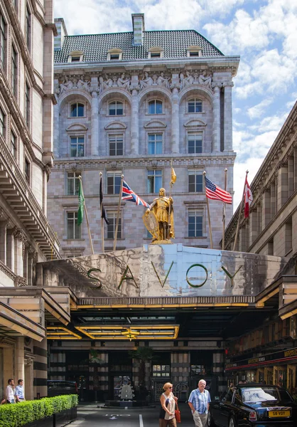 LONDON, UK - 22 JULY, 2014: Savoy hotel, one of the best holes in London and Europe. Main entrance — Stock Photo, Image