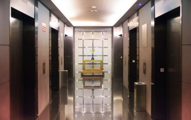 Asansörler ile Madrid Hotel Salonu