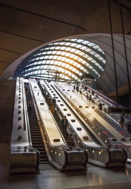 Londra, İngiltere - 3 Temmuz 2014: Canary Wharf metro metro istasyonu