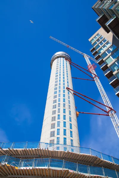 Bouwterrein met kranen op Canary Wharf aria, Londen. — Stockfoto