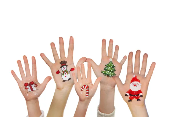 Las manos de los niños levantándose con símbolos de Navidad pintados: Papá Noel, árbol de Navidad, hombre de nieve, ciervo de lluvia, caja de regalo — Foto de Stock