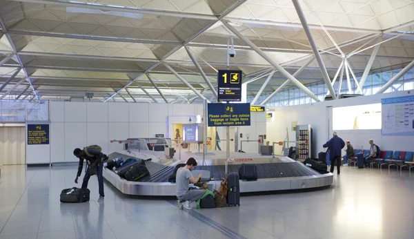 Lotnisko Stansted, bagaż czeka aria — Zdjęcie stockowe