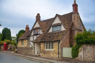 Chippenham, İngiltere - Ağustos 9, 2014: castle combe, benzersiz eski İngiliz Köyü