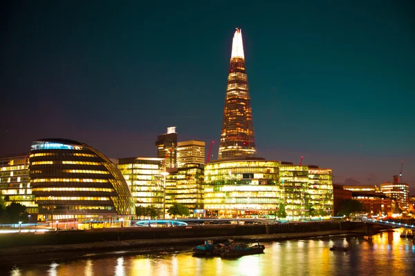 LONDON, UK - AUGUST 11, 2014: City of London in night lights. View from the river Thames — Stock Photo, Image