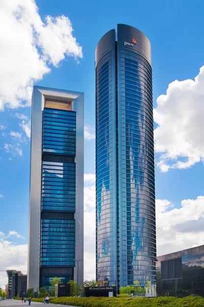 Madrid city, business centre, modern skyscrapers, Cuatro Torres 250 meters high — Stock Photo, Image