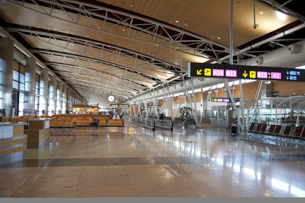 Interior of Madrid airport, departure waiting aria — Stock Photo, Image