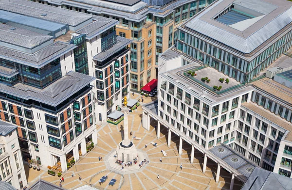 ЛОНДОН, Великобритания - 9 августа 2014 года Вид на Лондон. Лондонский Сити - ведущий центр мировых финансов. Офисные здания с роскошными рабочими местами — стоковое фото