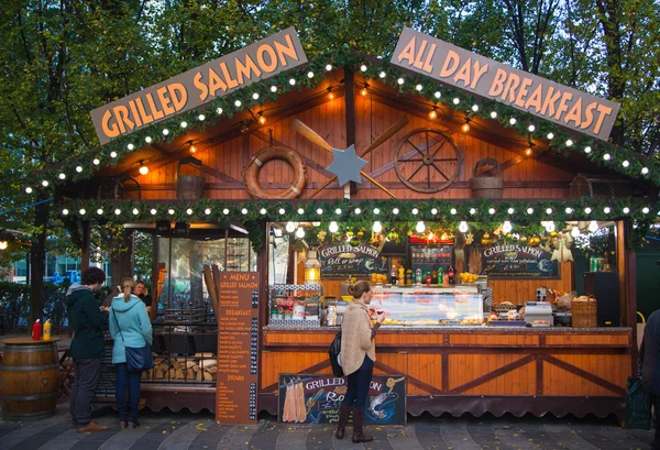 LONDON, UK - NOVEMBER 29, 2014 - Canary Wharf square, traditional fun fair with stools, cafe, prises to win and Christmas activity. — Stock Photo, Image