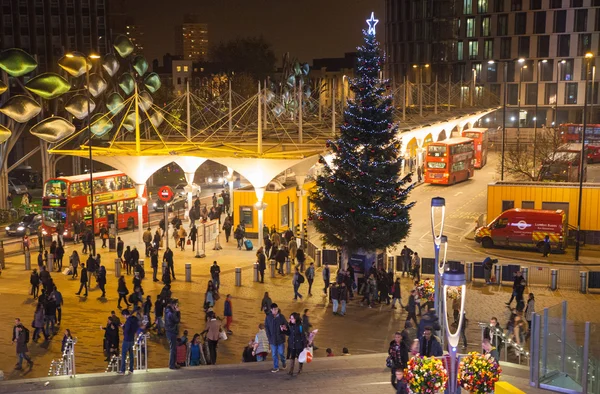 Stratford village square with shopping centre entrance and central bus stop and lots of people in Christmas rush — Stock Photo, Image