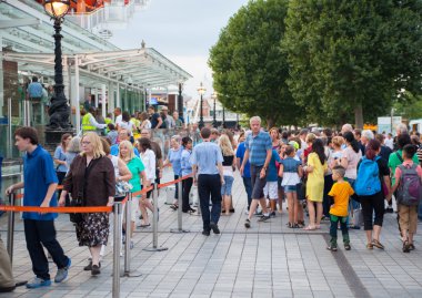 Londra, Thames dolgu ile lots-in insanlar ve turistler yürüme