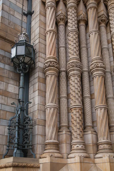 LONDRES, Reino Unido - 11 de agosto de 2014: Museo Nacional de Historia, uno de los museos más preferidos por las familias en Londres . — Foto de Stock