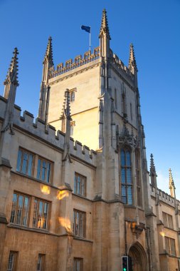 Pembroke college, Cambridge Üniversitesi'nde. Kilise ile iç avlu