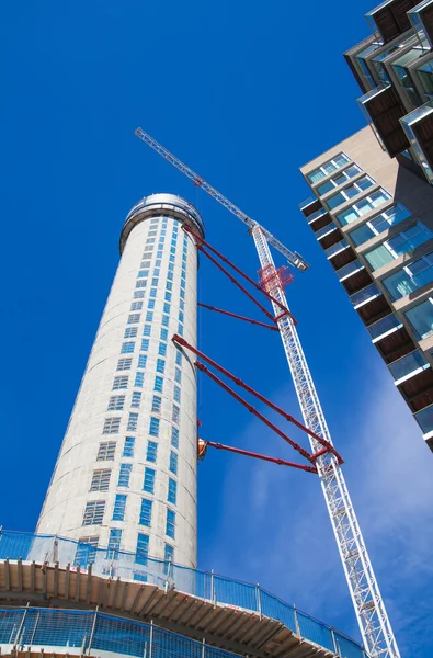 LONDRES, ROYAUME-UNI - 3 JUILLET 2014 : Site de construction avec grues sur Canary Wharf aria, Londres . — Photo