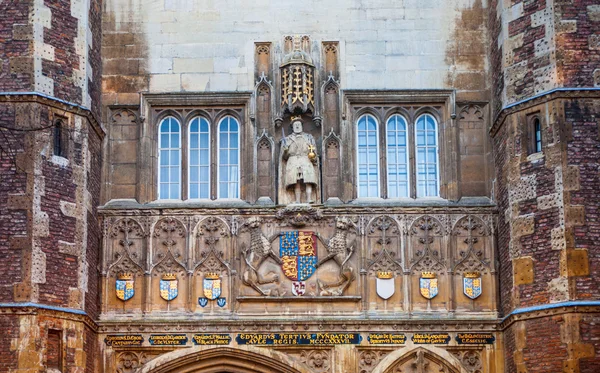 Cambridge, Velká Británie - 18 ledna 2015: Hlavní brána Trinity College, est. 1546 — Stock fotografie