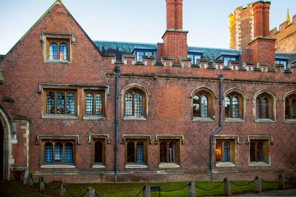 Cambridge, İngiltere - 18 Ocak 2015: Trinity street üniversite Manzaralı — Stok fotoğraf