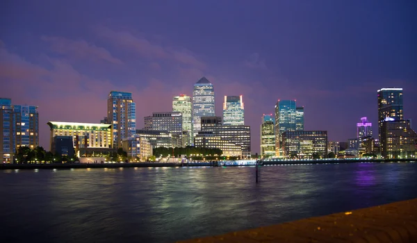 LONDON, UK - OCTOBER 17, 2014: Canary Wharf night view — Stock Photo, Image