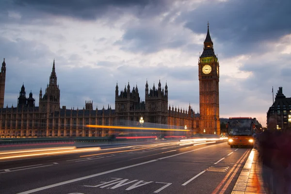 Big Ben e casas do parlamento durante a noite, Londres — Fotografia de Stock